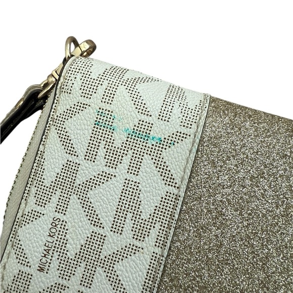 Michael Kors Jet Set Center
Stripe Wallet Vanilla MK Gold
Phone Wristlet - Picture 6 of 8